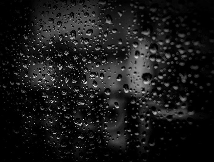 Water Droplets - Dark Wallpaper